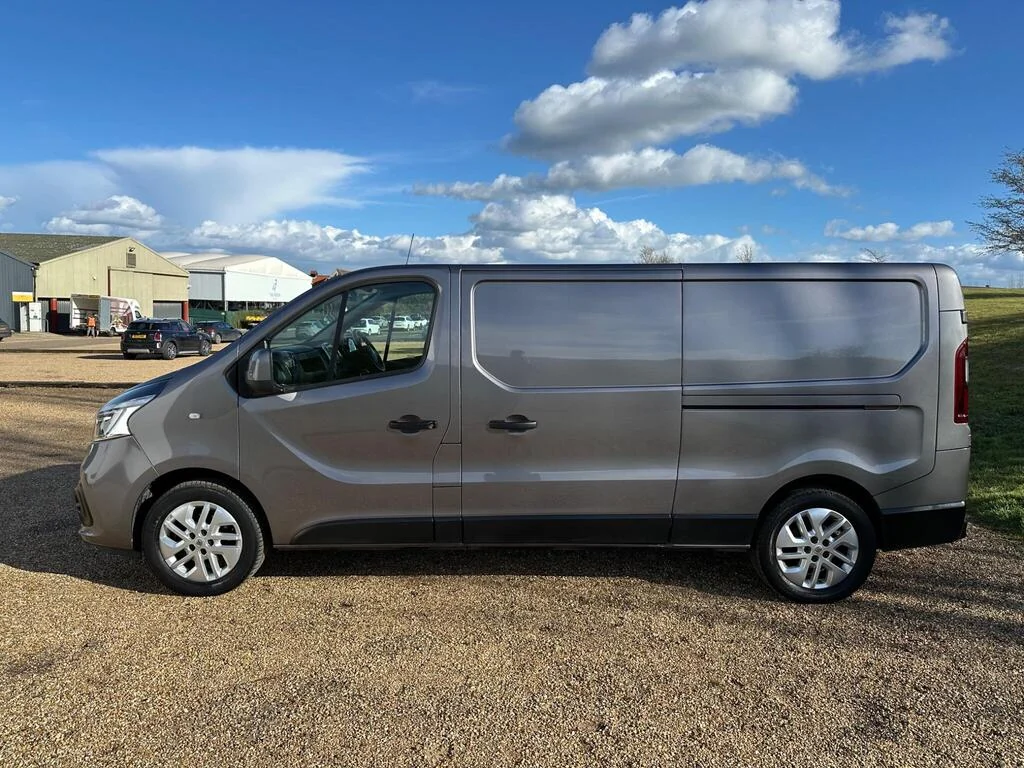 2020 Renault Trafic Sport EDC LWB photo 4
